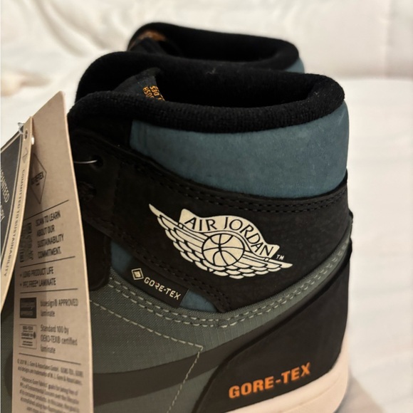 Jordan Air 1 GORE-TEX Black and Teal Sneakers - Picture 4 of 7